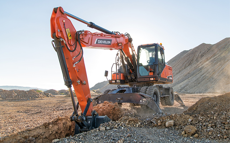 The Field-Proven Guide to Large Excavators for Construction and Mining