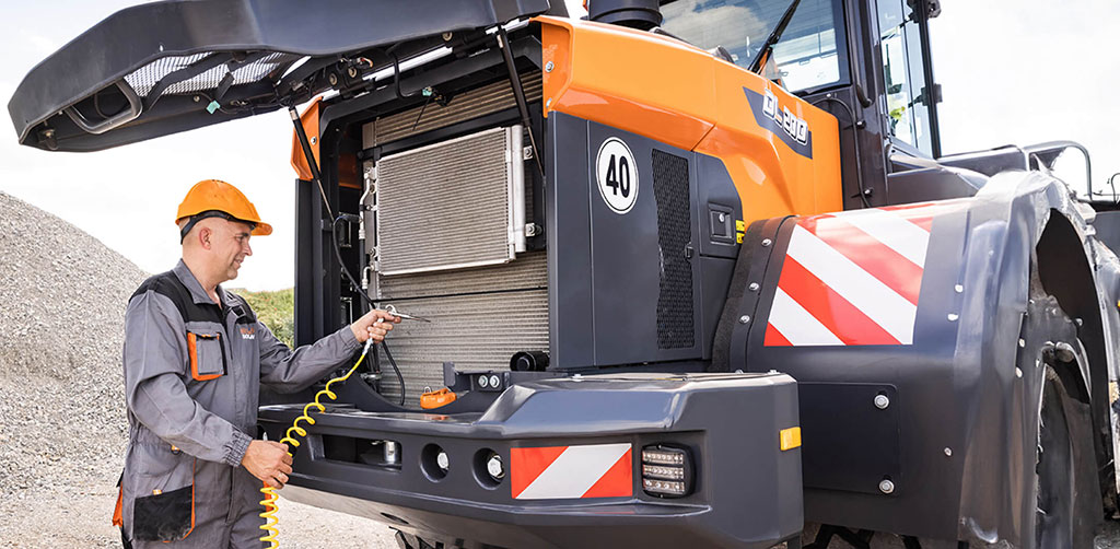 Loader Hydraulic Oil Running Hot? Here’s What to Do