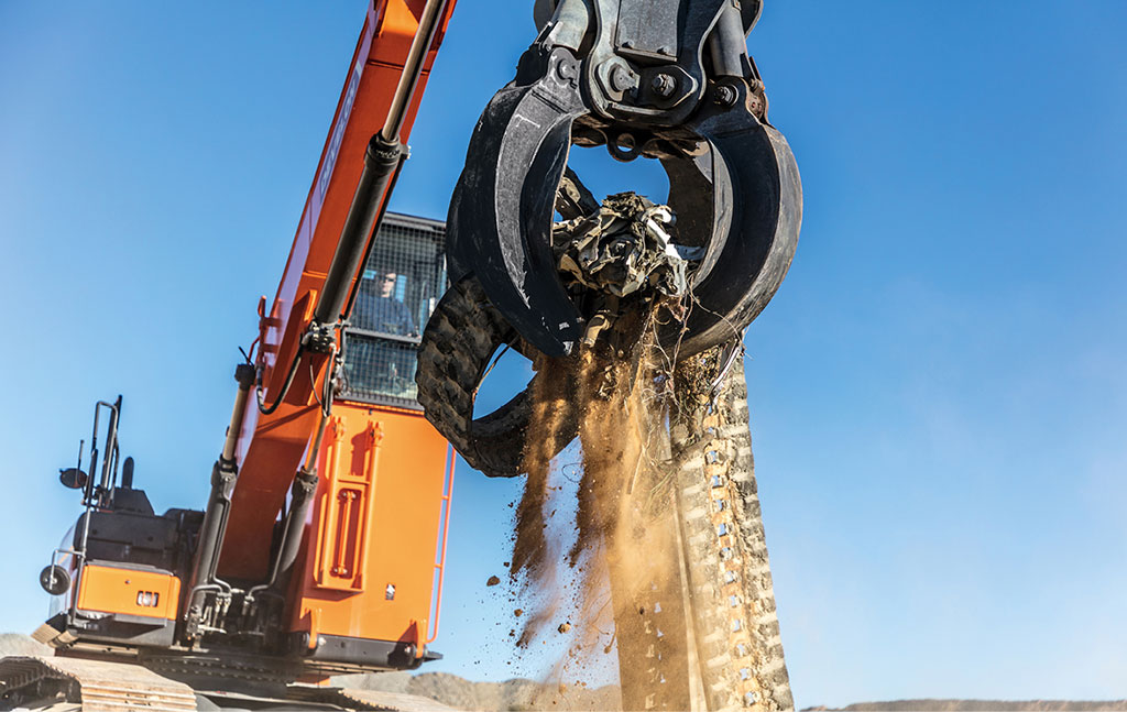 Precautions for Loading and Unloading Materials with a Lotus Grab