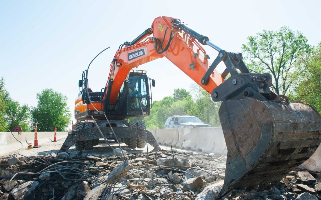 Mastering Every Worksite: The Superior Design of Wheeled Excavators