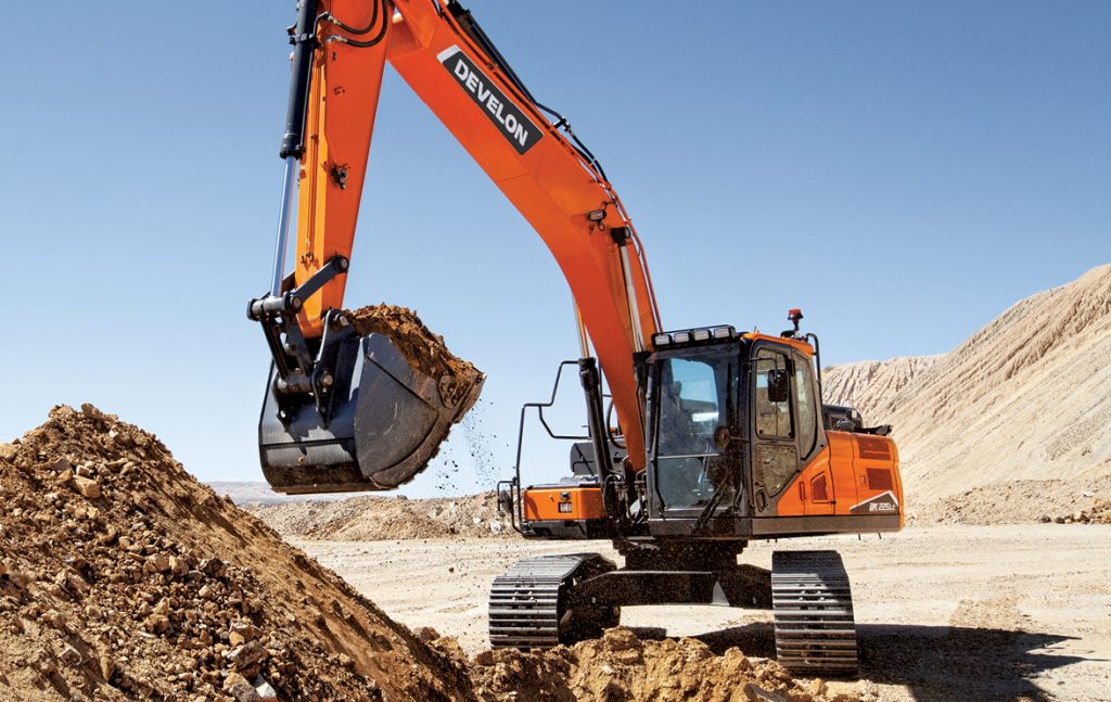 Maximizing Construction Efficiency: Practical Insights on Using Long Arm Excavators